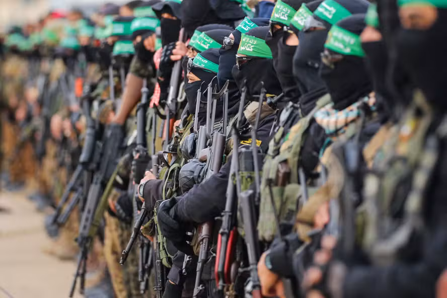 Hamas Consolida Poder em Gaza com Execuções Pós-Cessar-Fogo, Gerando Dilema Internacional