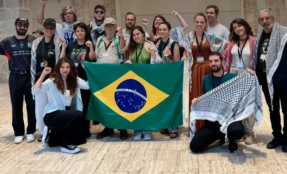 Brasileiros da flotilha são deportados para a Jordânia; Itamaraty acompanha retorno