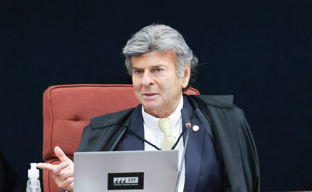 Ministro Luiz Fux Revisa Posição em Julgamentos do 8 de Janeiro e Admite Injustiças