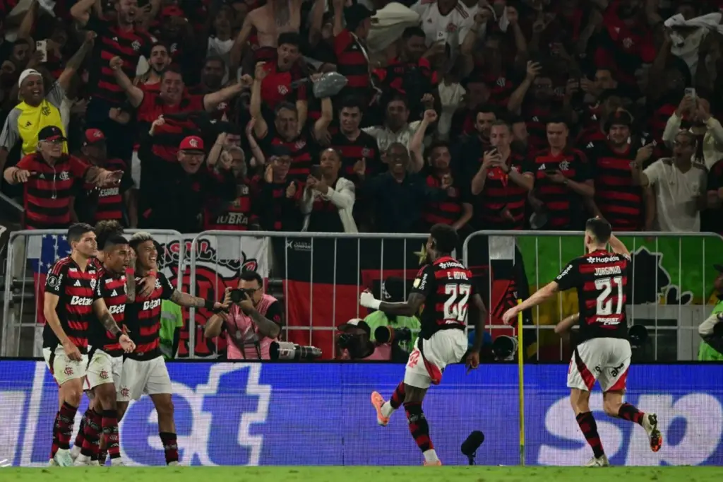 Polêmica na Libertadores: Gol Anulado do Racing Contra Flamengo Gera Intenso Debate Arbitral