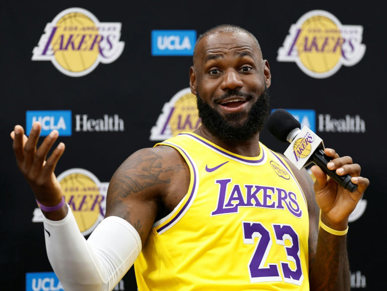LeBron James Frustra Fãs e Mídia ao Usar Ícone “The Decision” para Anúncio de Conhaque: Uma Análise Crítica da Jogada de Marketing e o Futuro da Aposentadoria LeBron James no Media Day dos Lakers discutindo aposentadoria após anúncio da Hennessy