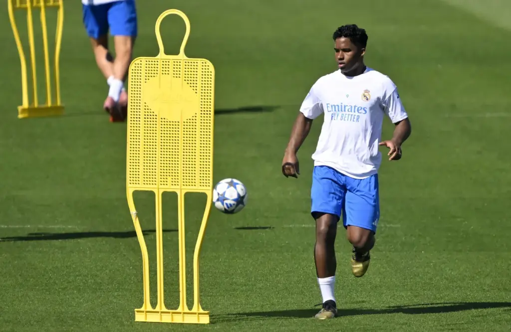 Endrick negocia empréstimo ao Lyon em busca de minutos e vaga na Copa do Mundo