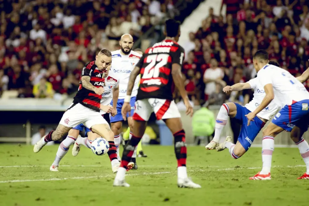 Fortaleza x Flamengo: Vidente Maurício prevê empate em confronto crucial do Brasileirão 2025