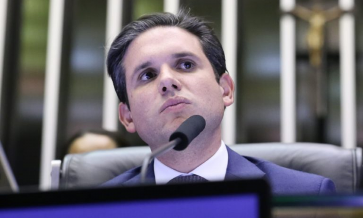 Motta diz que só o regimento julga deputados