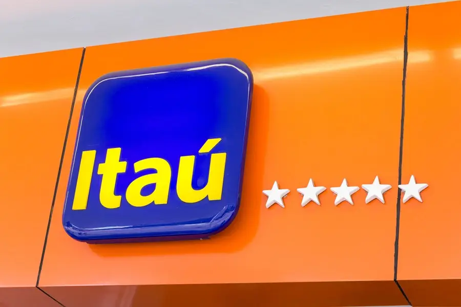 Itaú e Sindicato Fecham Acordo no TRT para Indenizar Demitidos por Produtividade no Home Office Logo marca do itaú