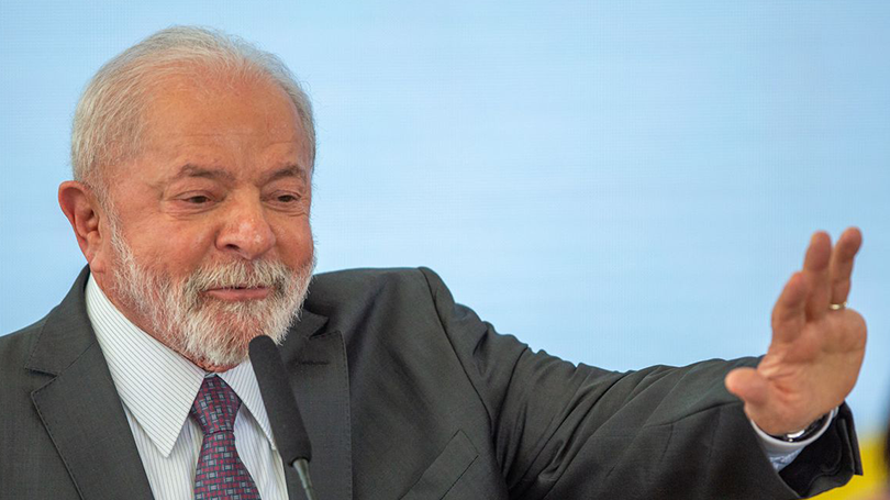 Lula e Trump fazem ligação de meia hora; Planalto relata tom positivo e pede fim do “tarifaço” sobre produtos brasileiros