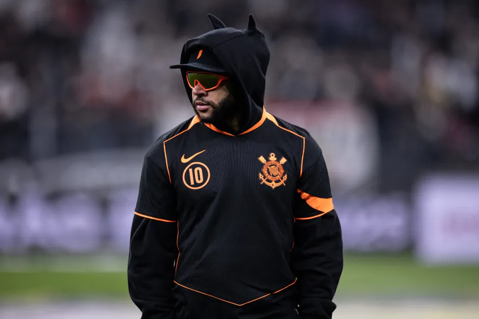 Memphis Depay Não Comparece à Reapresentação do Corinthians; Problemas Logísticos Atrasam Possível Reforço