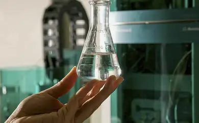 Alerta de metanol: o que mudou hoje, quantos casos há, como se proteger e o que o governo e o mercado estão fazendo