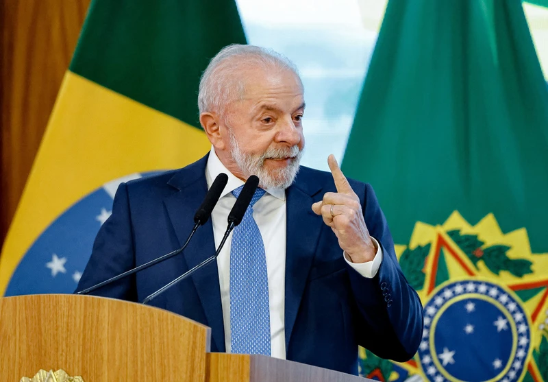 Lula Reafirma Soberania e Rejeita Tarifas Unilaterais de Trump, Abrindo para Negociação com EUA