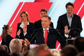 Ascensão Conservadora na Europa: Portugal e Polônia Desafiam o Consenso de Bruxelas