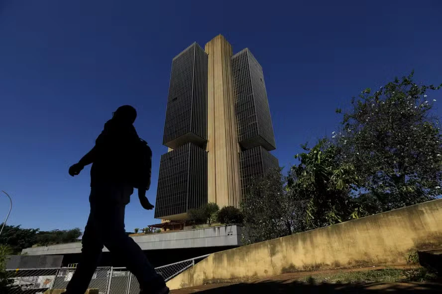 O Embate Entre o Governo e o Banco Central: A Tensão Sobre a Taxa de Juros