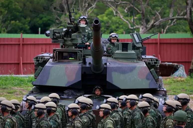 China Rosna Contra a Interferência Americana: Venda de Peças Militares a Taiwan Acirra Tensões Globais