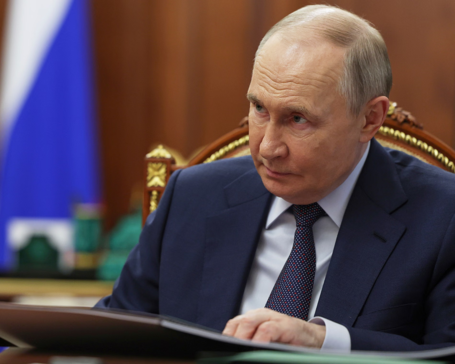 Retórica de paz não convence: intransigência do Kremlin trava acordo enquanto Moscou amplia a guerra de narrativas no exterior