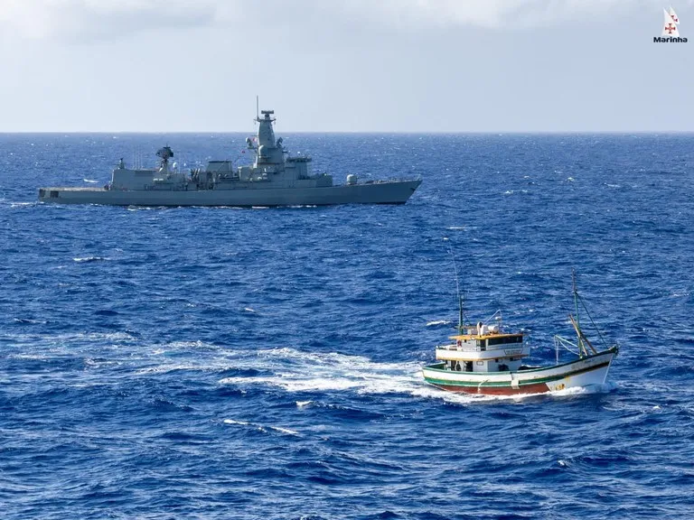 Dez Brasileiros Presos com 7 Toneladas de Cocaína: Barcos de SC Interceptados no Atlântico Revelam Redes de Poder no Tráfico Global