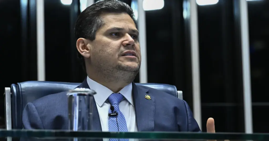 Alcolumbre pauta projeto bilionário para agentes de saúde após revés no STF, intensificando tensão política