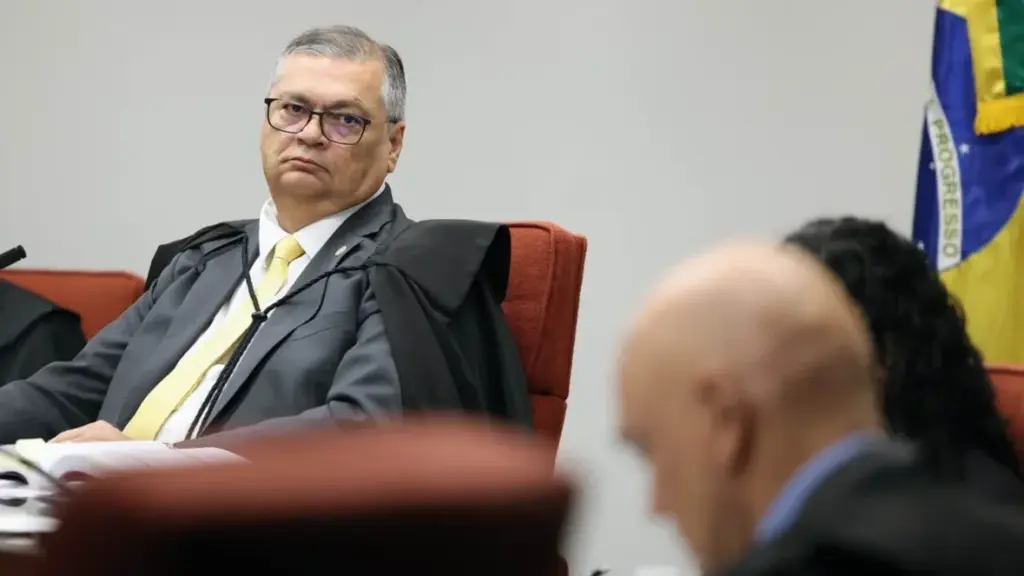 Dino e Moraes reagem a críticas de Mendonça sobre “ativismo judicial” e expõem tensões institucionais no Supremo