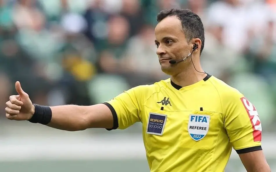 Confronto Grêmio x Palmeiras Abalado por Polêmica na Arbitragem e Escolha Estratégica de Abel Ferreira