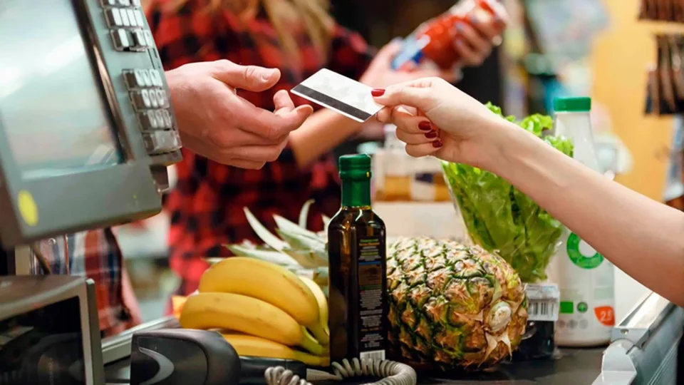 Lula assina decreto para mudar regras do vale-refeição e alimentação