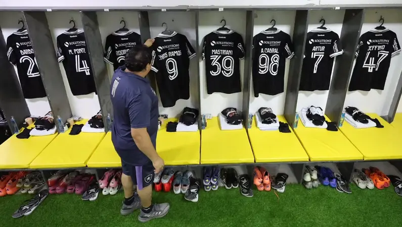 Escalação do Botafogo para Enfrentar o Mirassol na 31ª Rodada do Brasileiro é Definida com Novidades Táticas