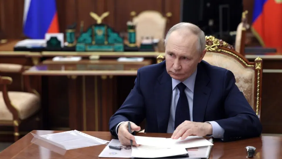 Infraestrutura Global Sob Ameaça: O Jogo Geopolítico no Ártico e a Fragmentação Geoeconômica