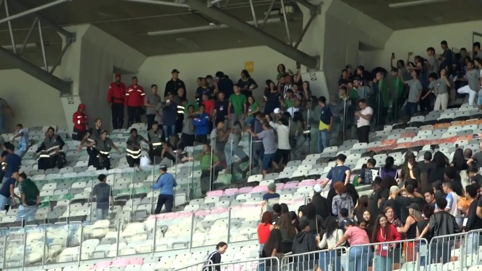 Aulão de IA no Mineirão Termina em Pancadaria entre Alunos da Rede Estadual