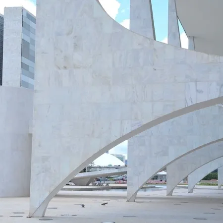 Congresso em Disputa: Polarização Eleitoreira Freia Soluções para Crise da Segurança Pública