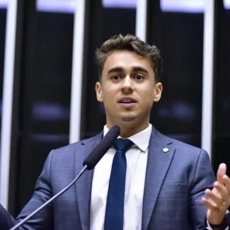 Deputado Nikolas Ferreira Propõe Alteração em Currículo Escolar sobre Mudanças Climáticas