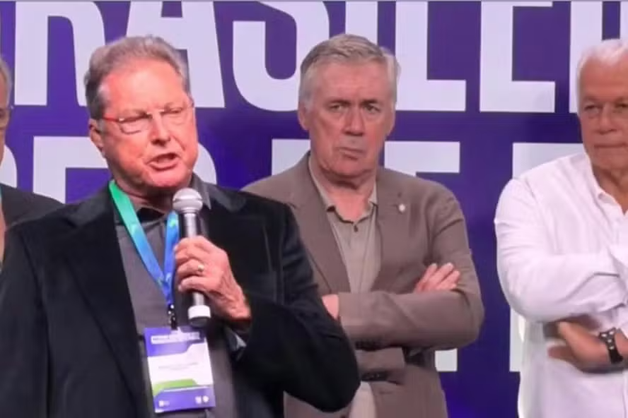 Oswaldo de Oliveira Mantém Posição e Não Se Desculpa por Crítica a Ancelotti na Seleção