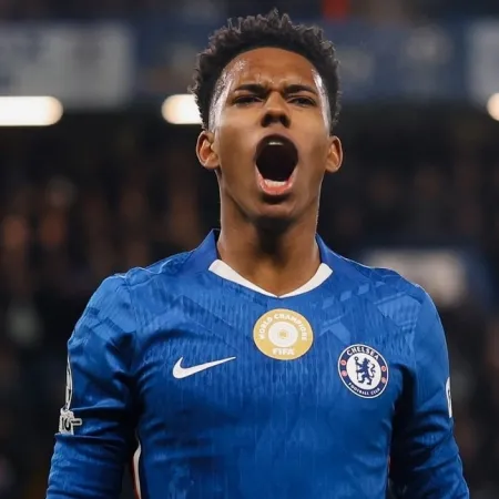 Chelsea Goleia Barcelona por 3 a 0 com Golaço de Estêvão e Consolida Posição na Champions League