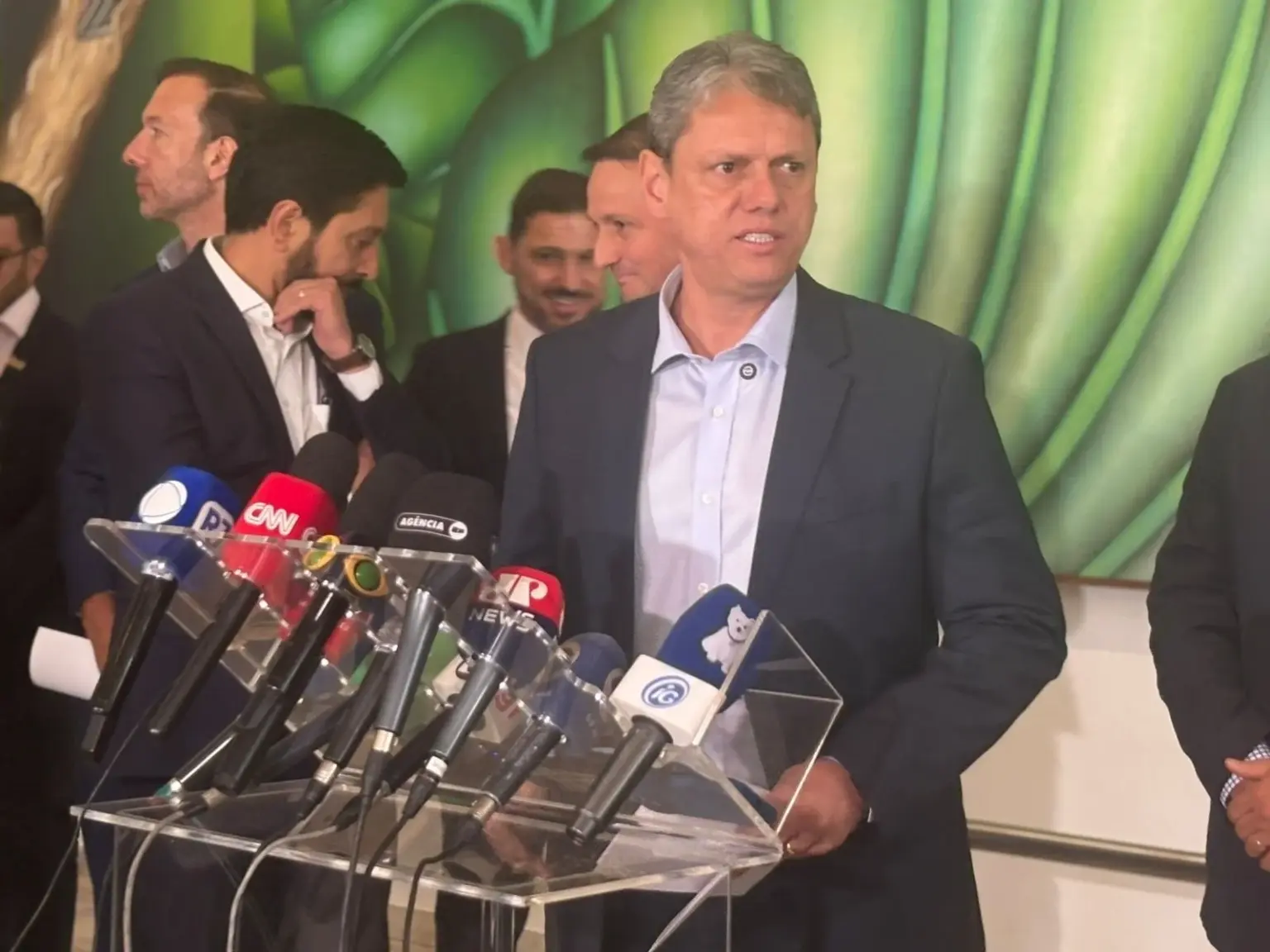 Tarcísio de Freitas Inicia Montagem de Equipe com Olhos em 2026, Apontando para Cenário Presidencial