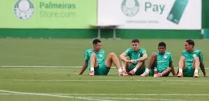 Palmeiras Enfrenta Desfalques Recordes e Convoca Base para Clássico Crucial Contra o Santos