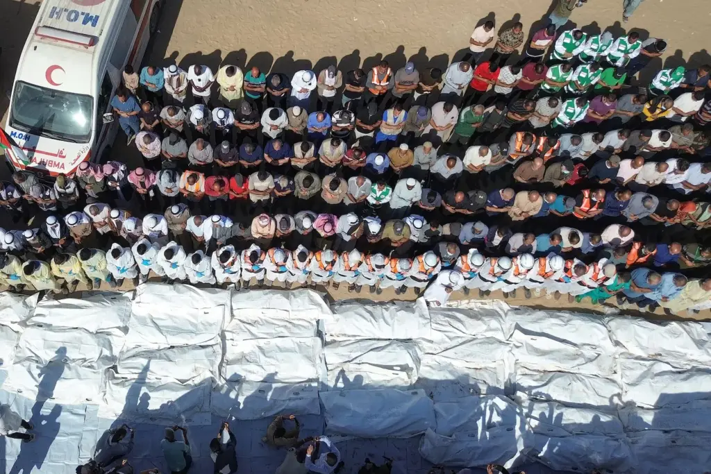 Tel Aviv ameaça intensificar operações militares e cortar ajuda após não devolução de corpos