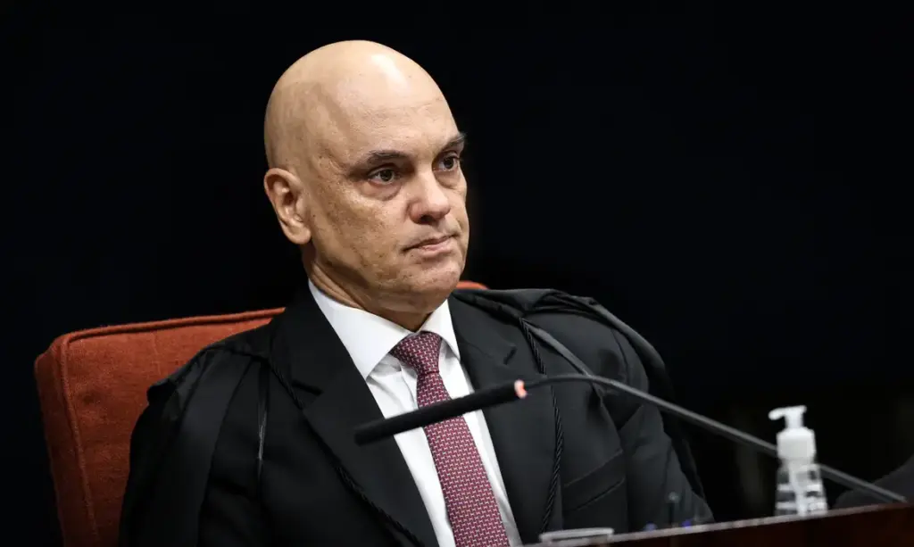 Ex-assessor de Moraes se exila na Itália e vira munição na guerra contra o STF