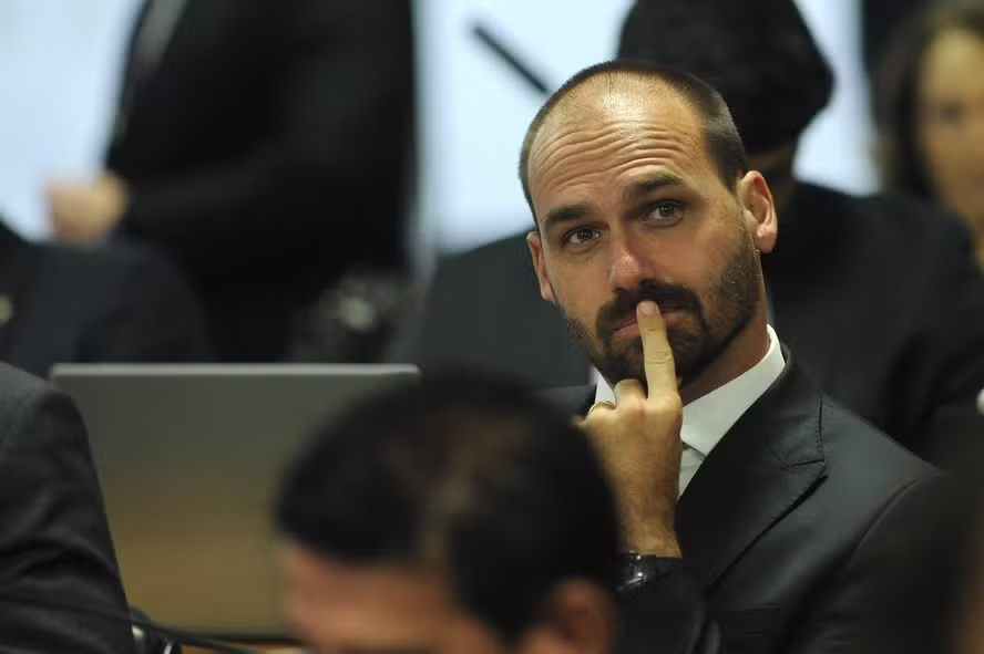 Entrevista de Eduardo Bolsonaro a Ministro de Bukele: Inspiração ou Risco para a Segurança Brasileira?