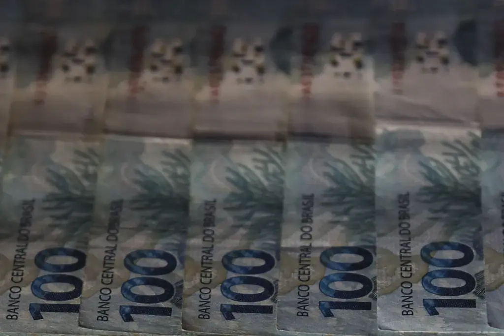 PIB brasileiro recua 0,4% em setembro e reforça trajetória de desaceleração