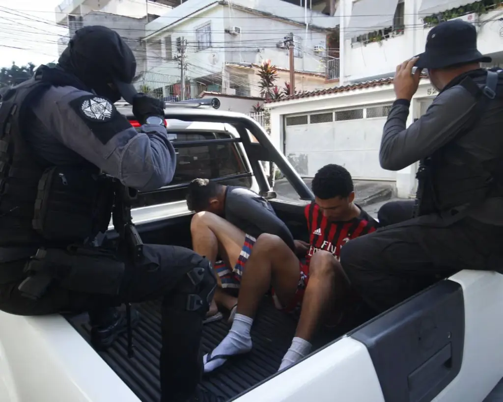 Brasil Avalia Equiparação de Facções Criminosas a Terroristas