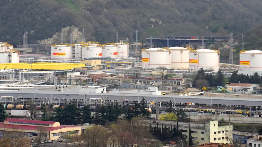 Ucrânia Desafia o Populismo Autoritário de Putin: Drones Paralisa Exportações de Petróleo Russo no Mar Negro