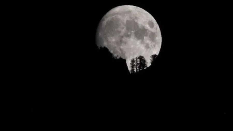 Segunda Superlua de 2025 Promete Espetáculo no Céu do Brasil em 5 de Novembro